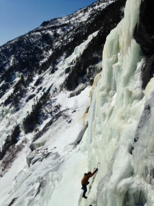 Ryan solos Grade IV ice in Madison Gulf - The Technical Traverse
