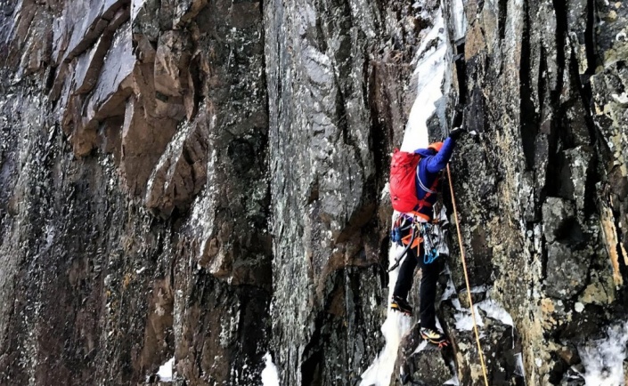 The-Dike 2-23-17 Matty Bowman on the wet and thin Black Dike Traverse. 2-23-17