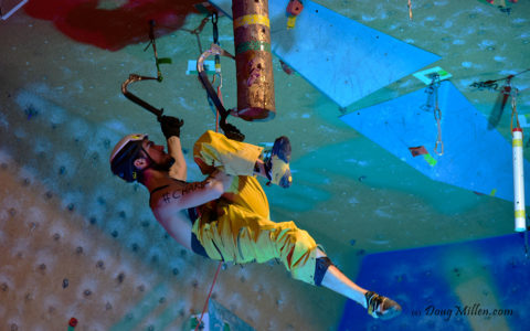 Troy Anger looking strong on the difficult roof to the hanging log to take 1st place in the men's division